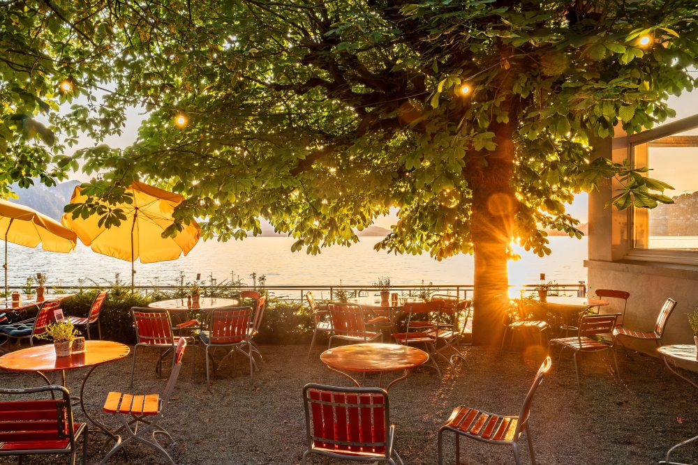 Terrasse bei Sonnenuntergang